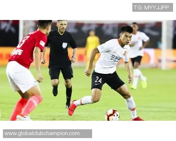 恒大与卓尔全场对决精彩回顾及赛后分析展现足球魅力与团队精神 恒大与卓尔全场对决精彩回顾及赛后分析展现足球魅力与团队精神