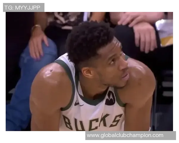 文班亚马首场比赛表现抢眼五次盖帽并成功隔扣字母哥引发广泛讨论